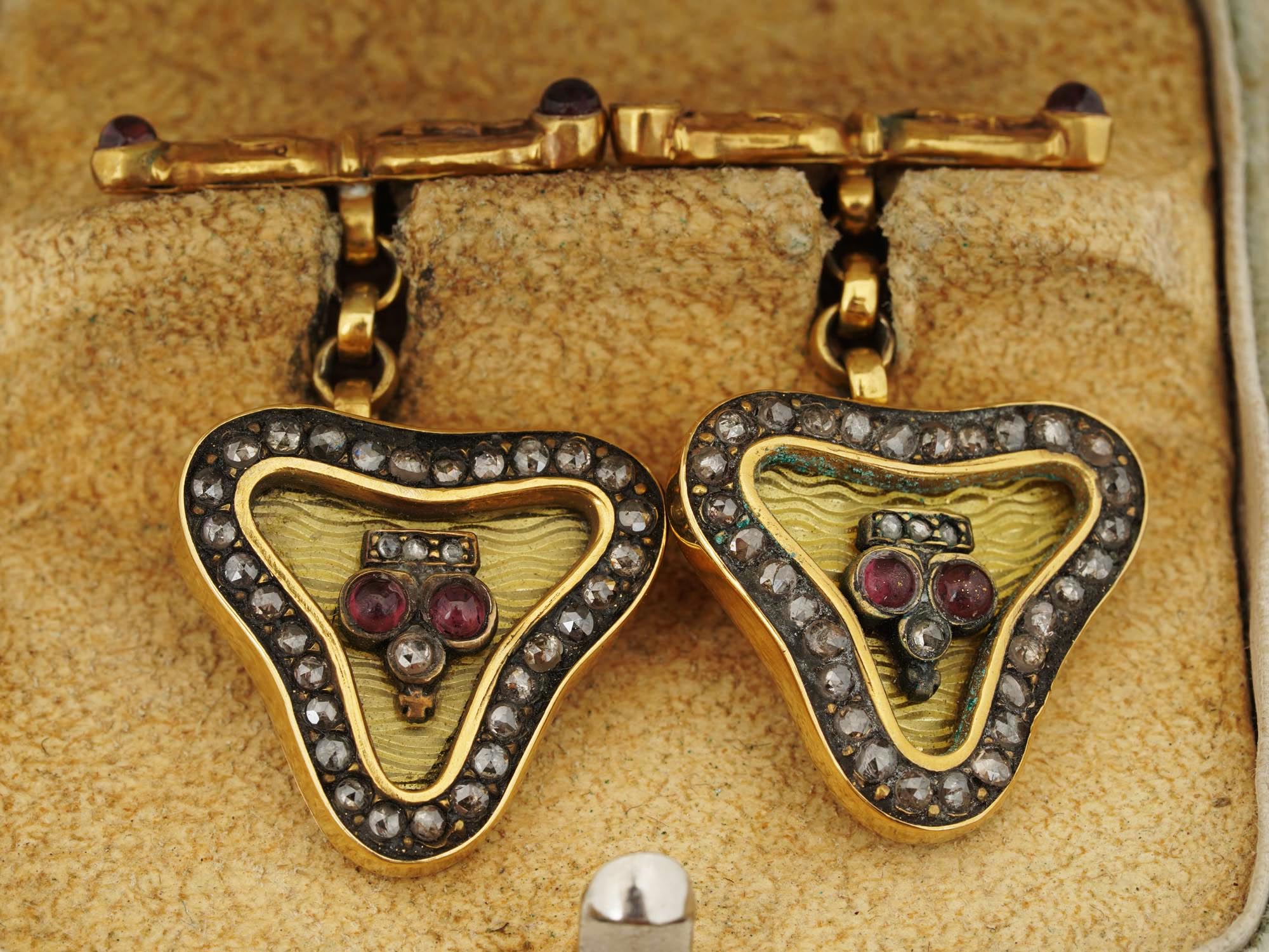 RUSSIAN GOLD DIAMOND TRIANGLE CUFFLINKS IN BOX PIC-1